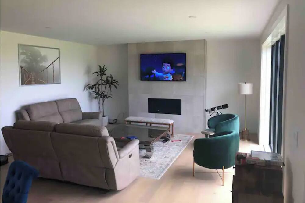 Photo of Livingroom in Middlesex Centre