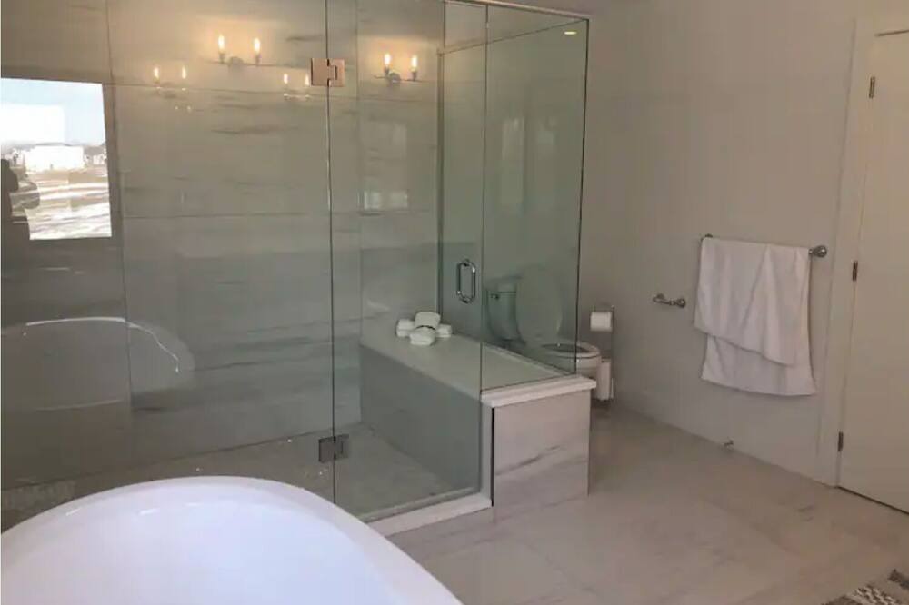 Photo of Bathroom in Middlesex Centre
