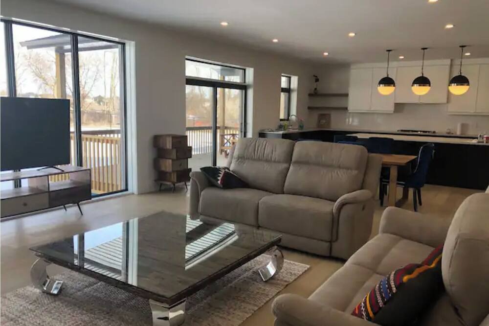 Photo of Livingroom in Middlesex Centre