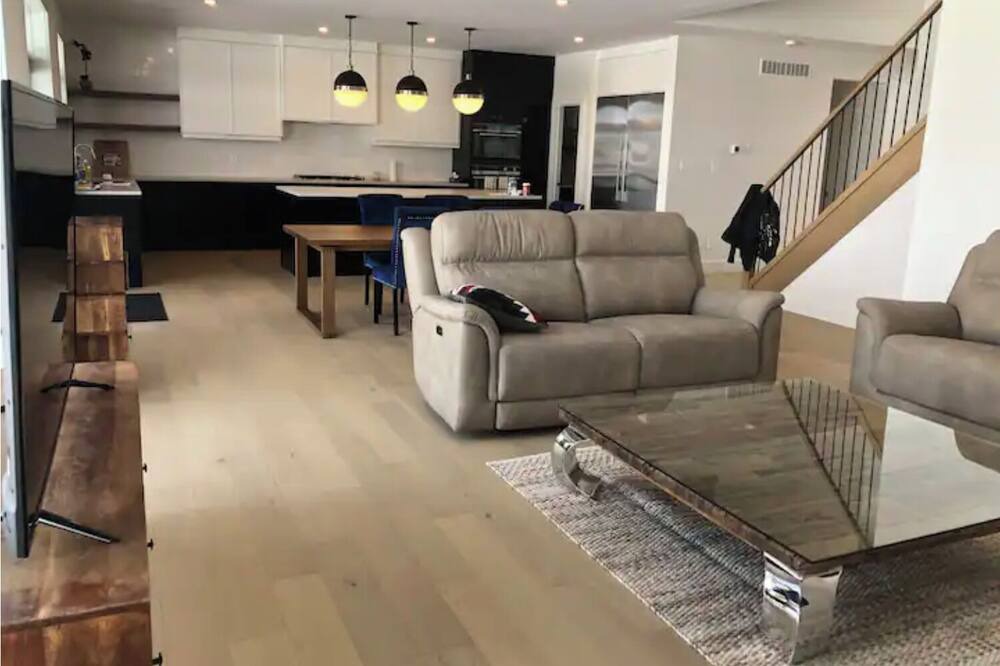 Photo of Livingroom in Middlesex Centre