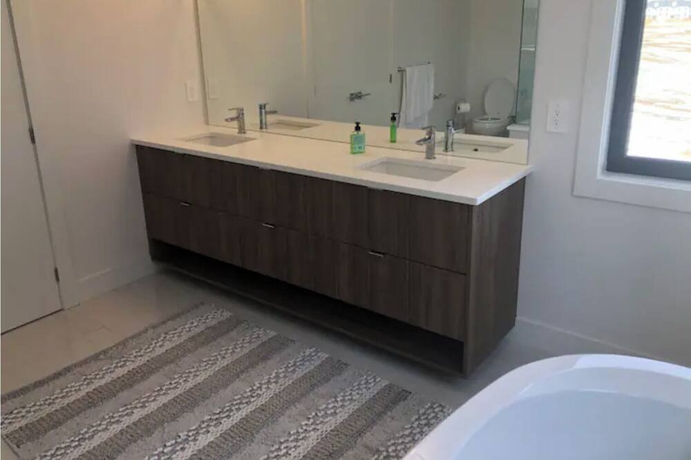 Photo of Bathroom in Middlesex Centre