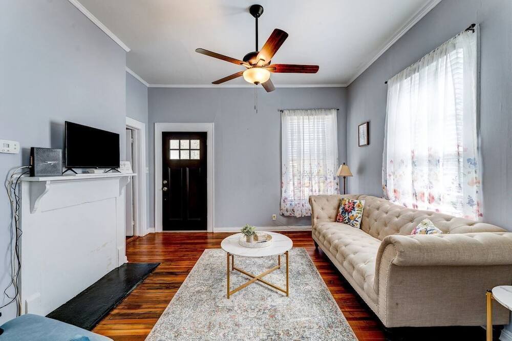 Photo of Livingroom in Parkville