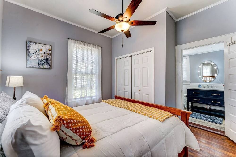 Photo of Bedroom in Parkville