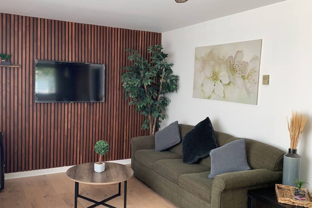 Photo of Livingroom in Oak Point