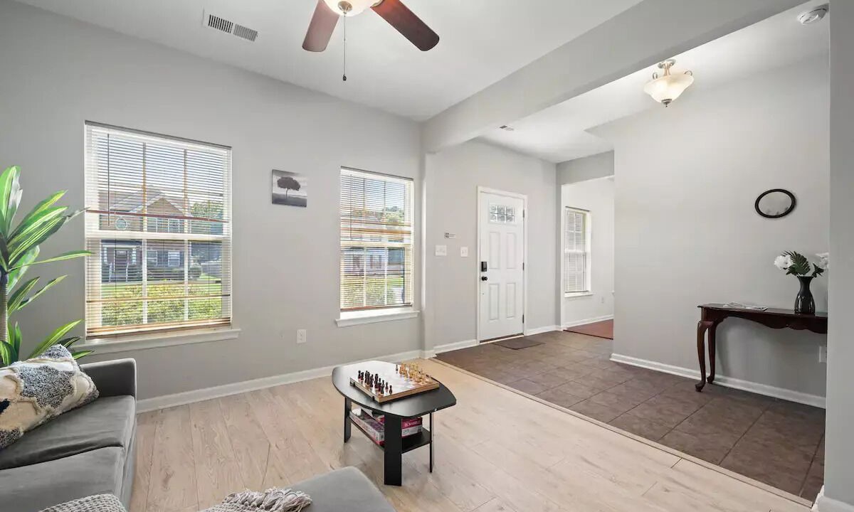 Photo of Livingroom in Central Newport News