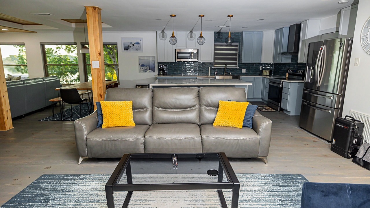 Photo of Livingroom in Lake Bridgeport