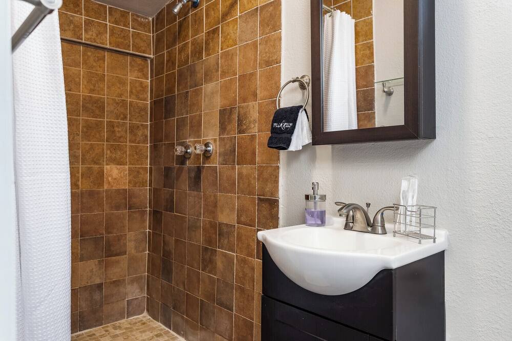 Photo of Bathroom in Government Hill