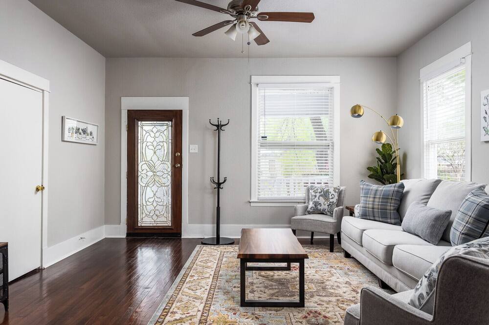 Photo of Livingroom in Government Hill