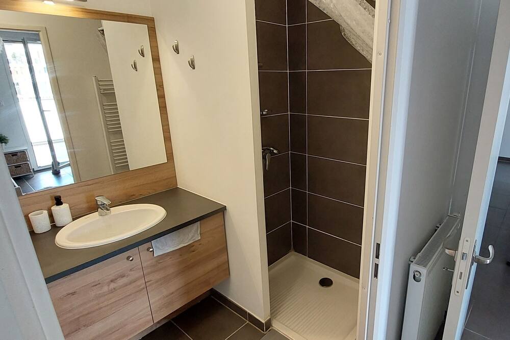 Photo of Bathroom in Aiguerelles