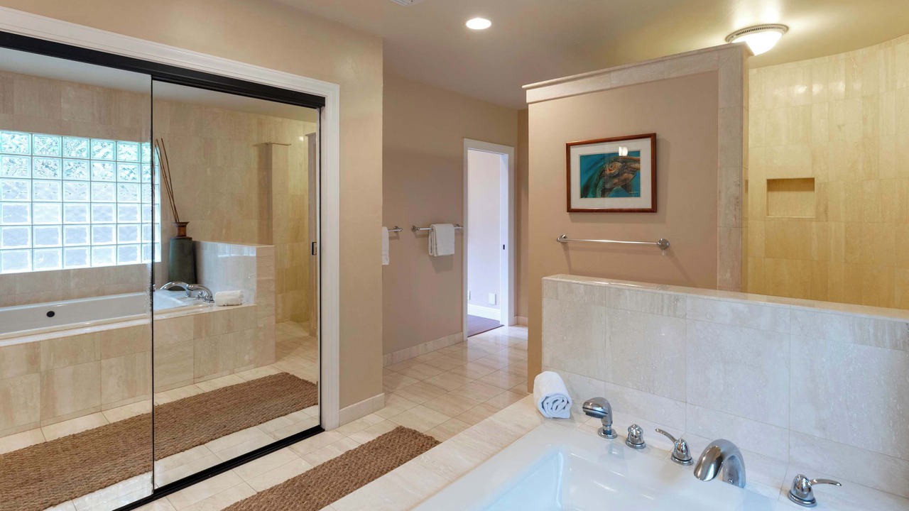 Photo of Bathroom in Kahaluu Bay