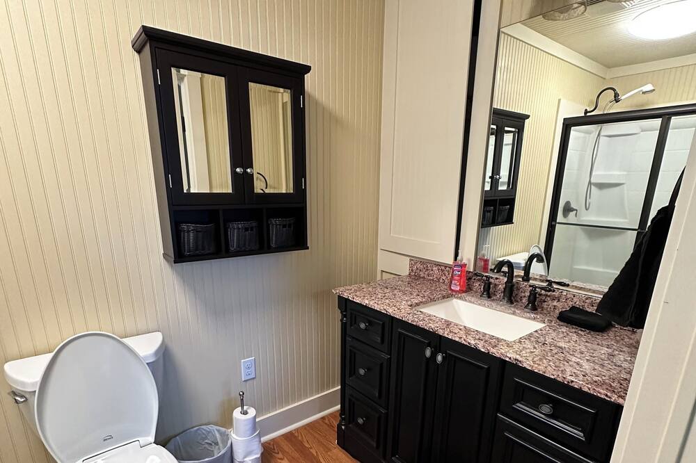 Photo of Bathroom in Carmine