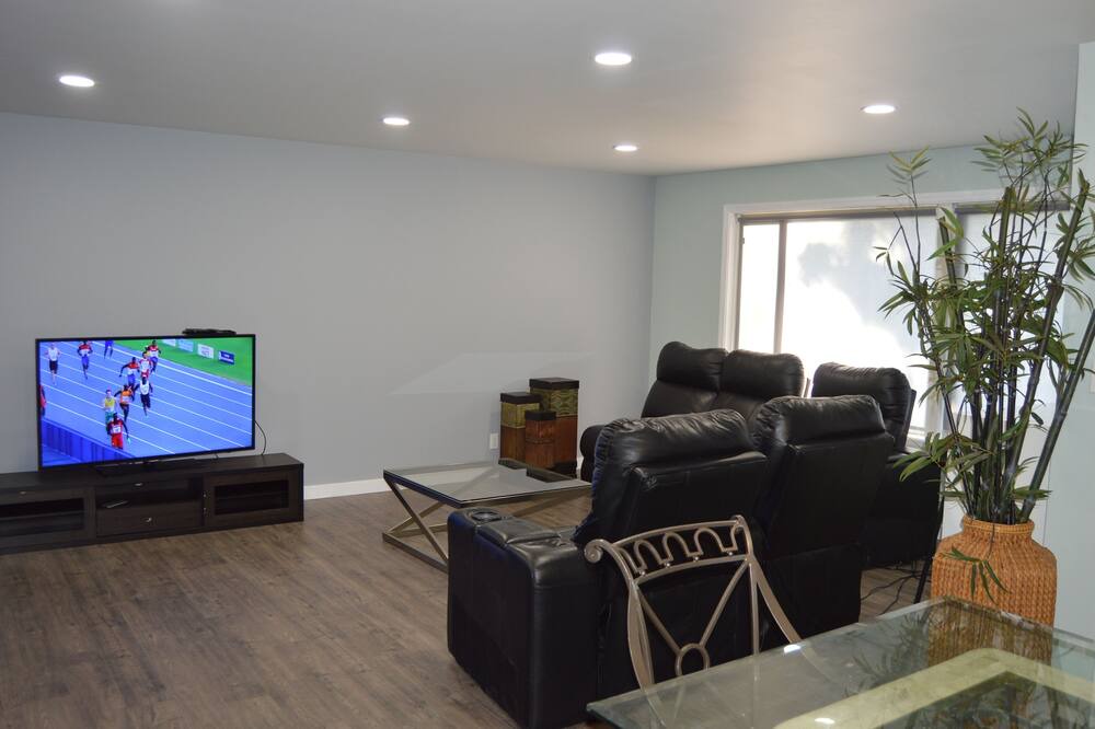 Photo of Livingroom in Lake Forest Park