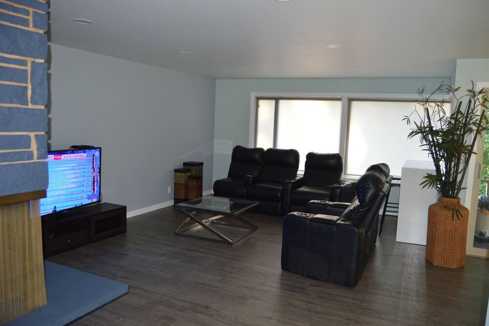 Photo of Livingroom in Lake Forest Park