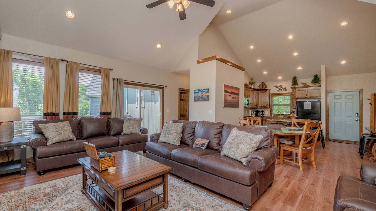 Photo of Livingroom in Hollister