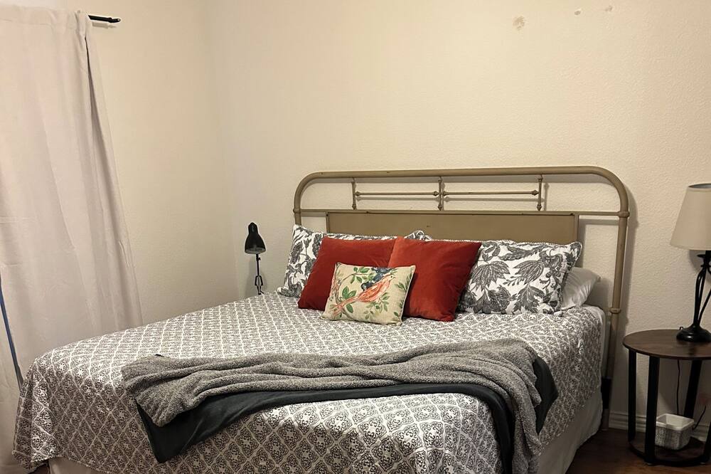 Photo of Bedroom in Eureka