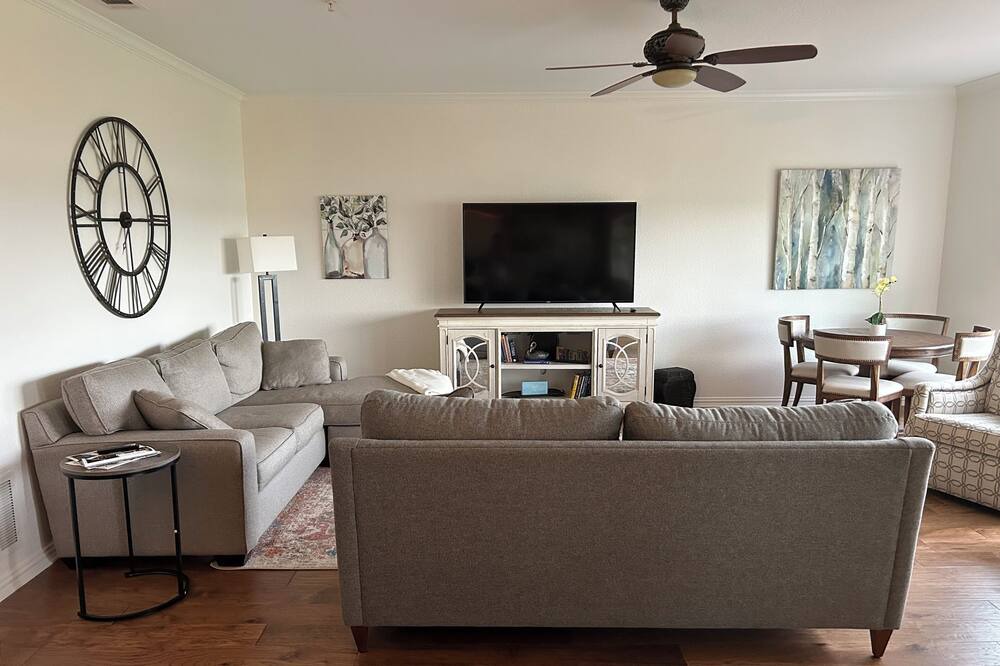 Photo of Livingroom in Eureka