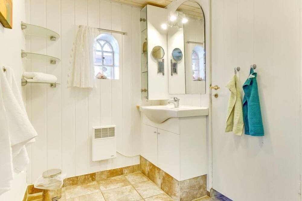 Photo of Bathroom in Hojer