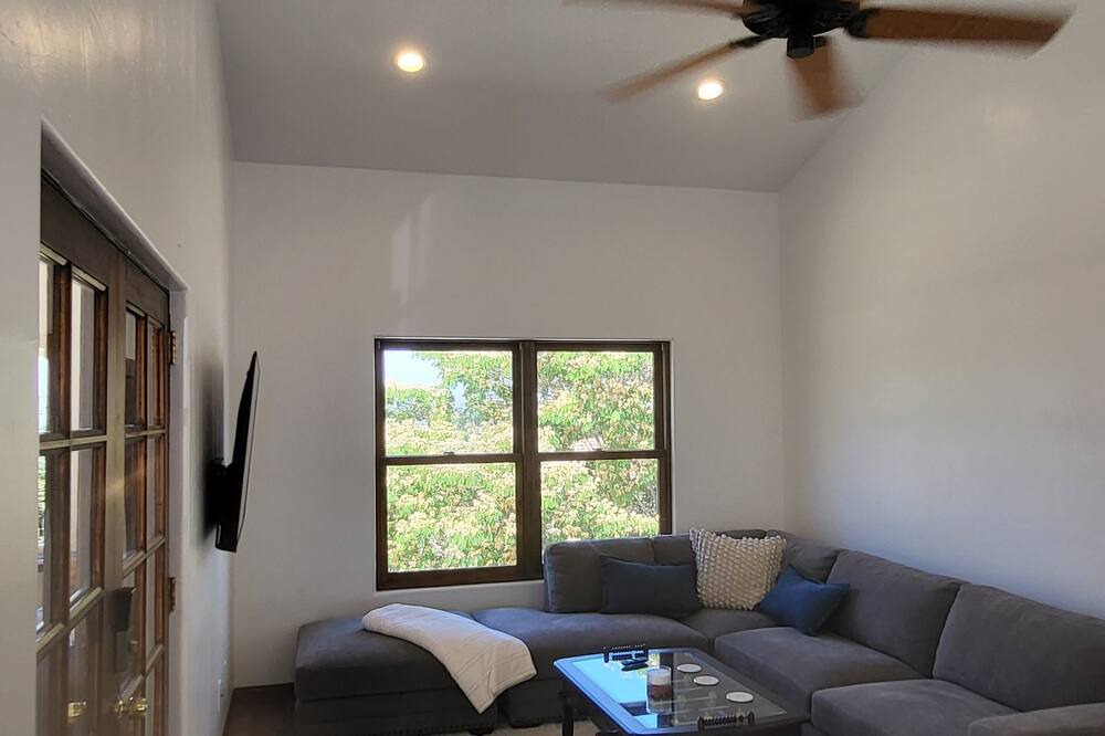 Photo of Livingroom in Thousand Oaks