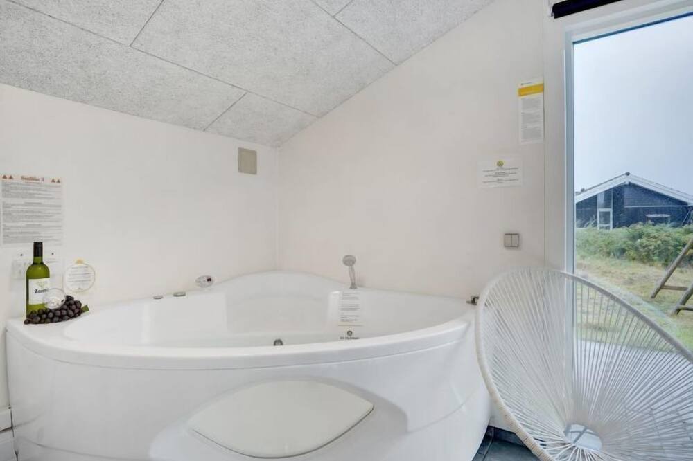 Photo of Bathroom in Haurvig