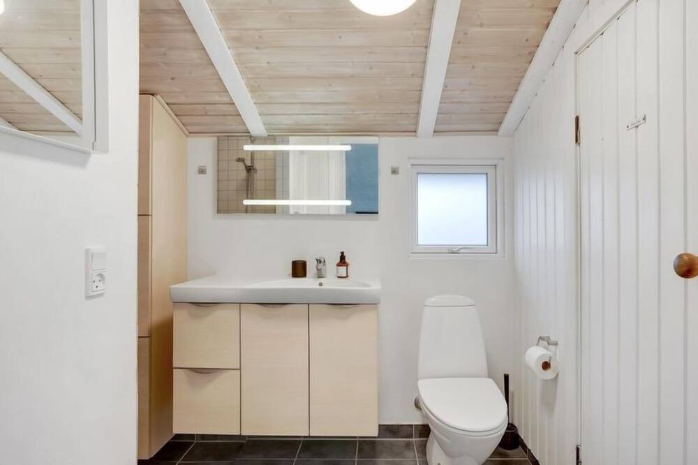 Photo of Bathroom in Haurvig