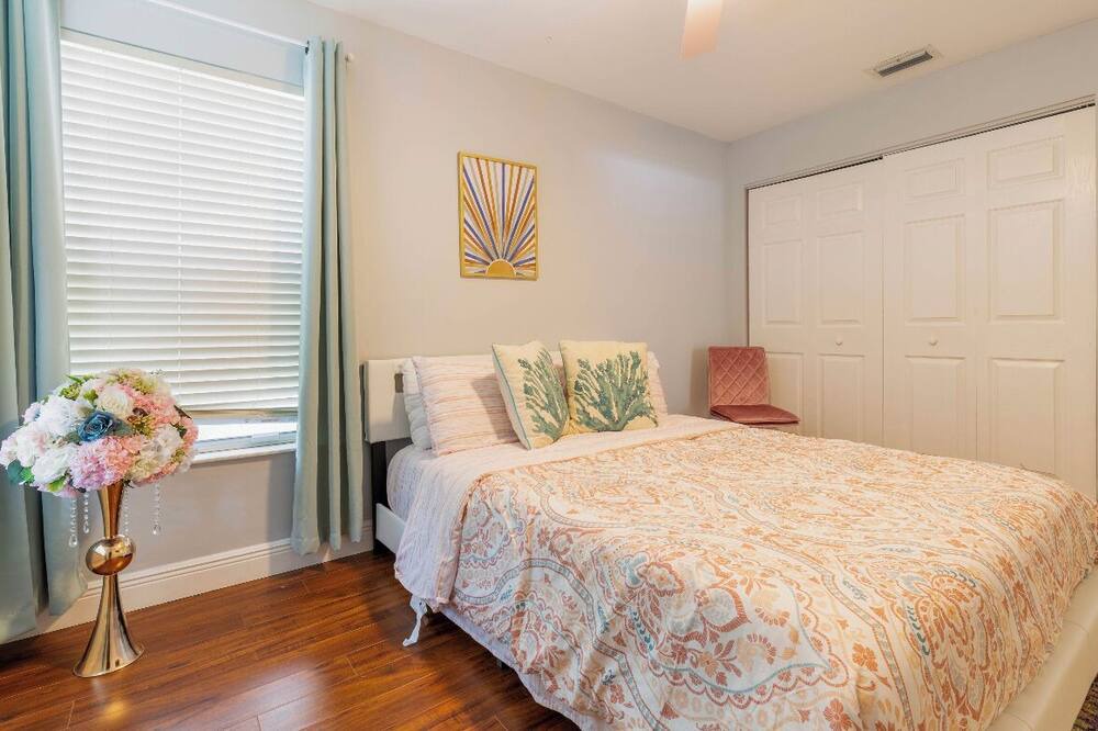 Photo of Bedroom in Deerfield Beach