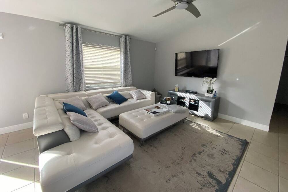 Photo of Livingroom in Deerfield Beach