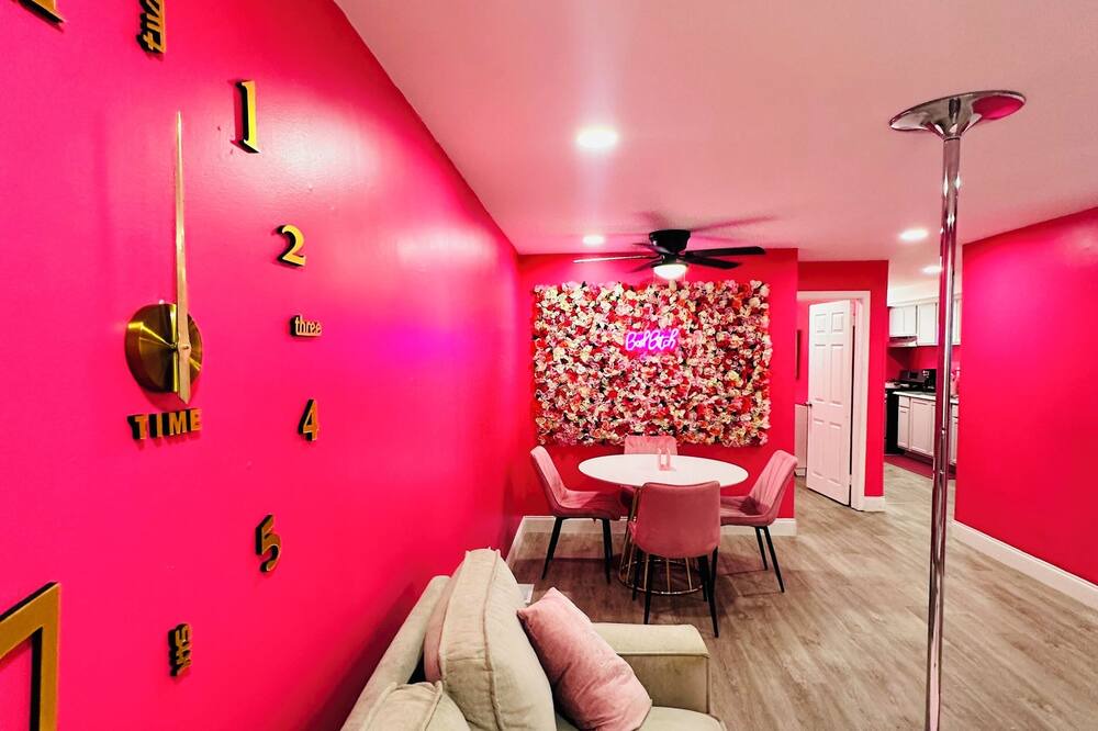 Photo of Livingroom in East Lansdowne