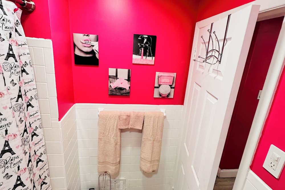 Photo of Bathroom in East Lansdowne