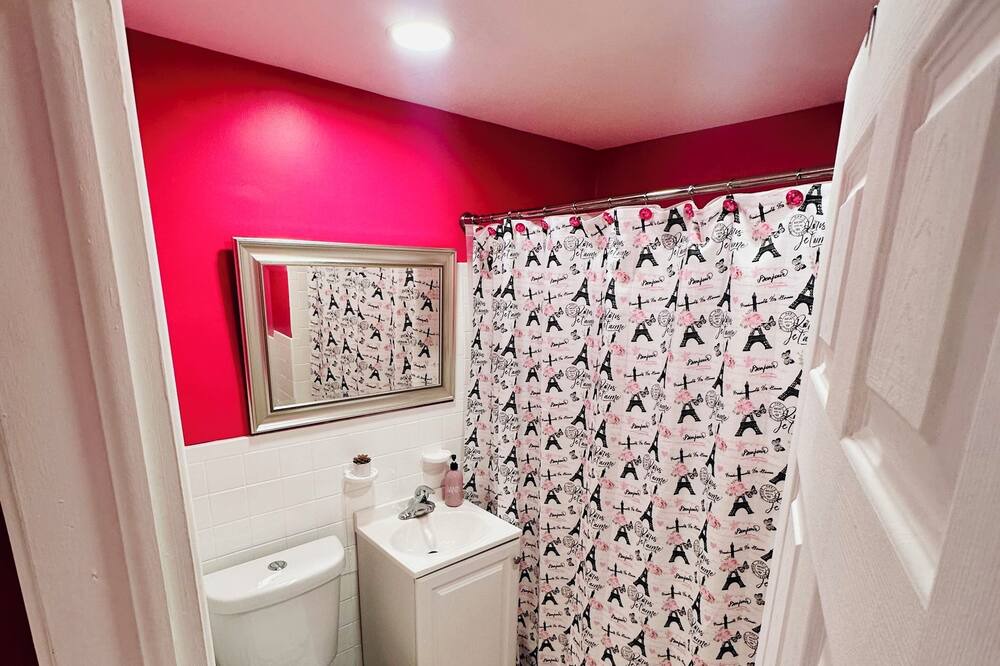 Photo of Bathroom in East Lansdowne