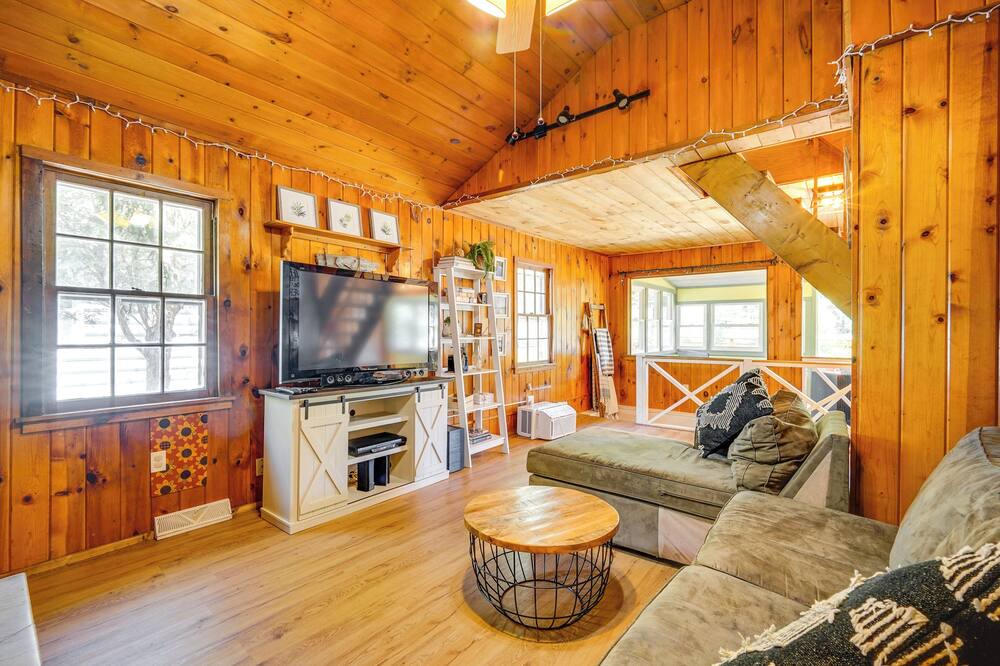 Photo of Livingroom in Lake Luzerne-Hadley