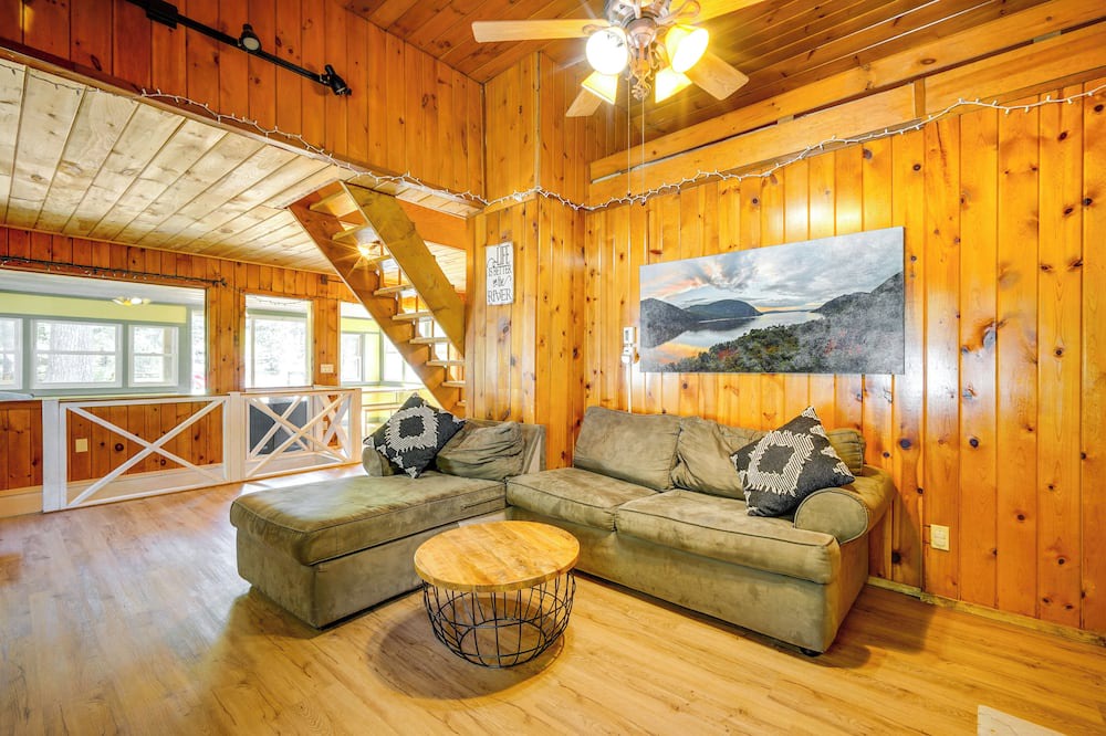 Photo of Livingroom in Lake Luzerne-Hadley