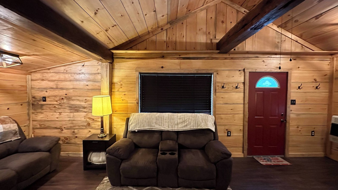 Photo of Livingroom in Huey