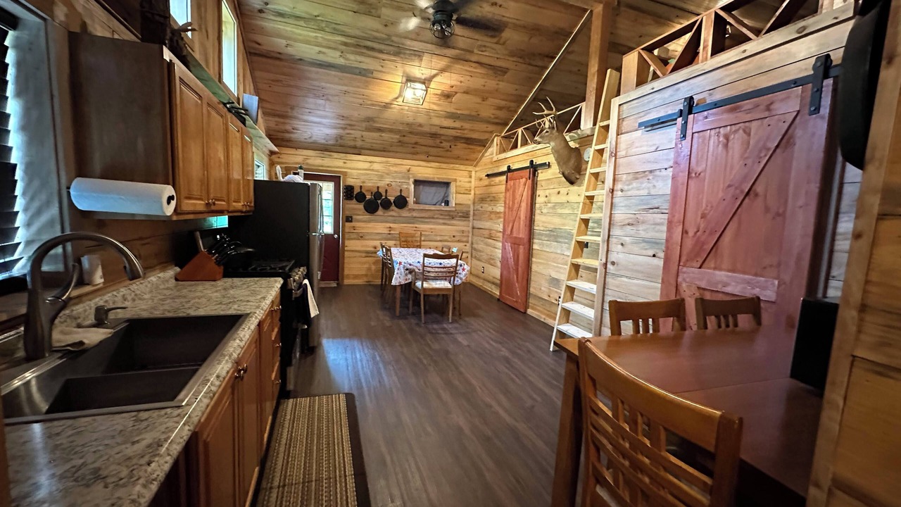 Photo of Kitchen in Huey