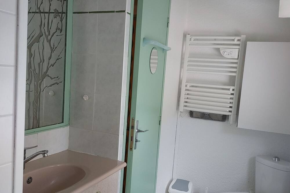 Photo of Bathroom in Allamps
