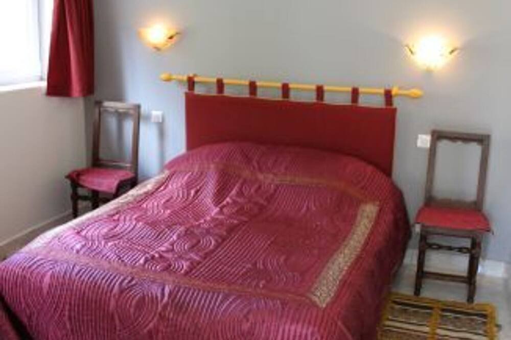 Photo of Bedroom in Allamps