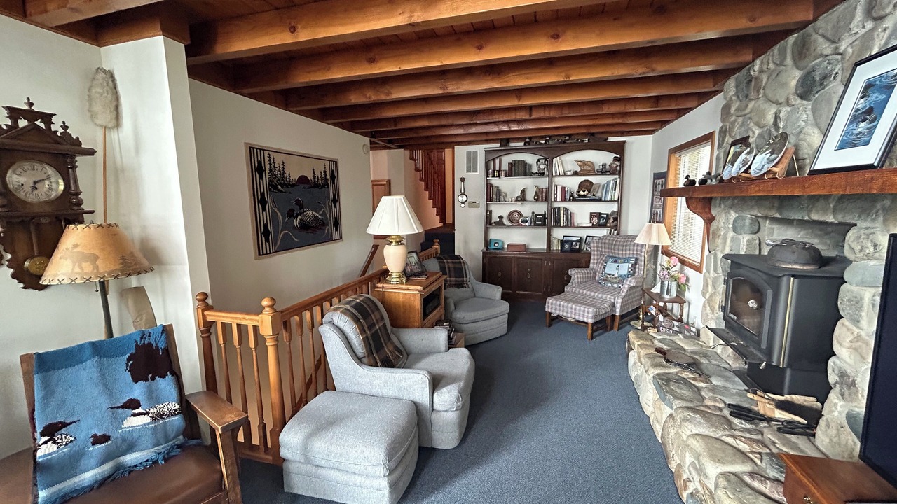 Photo of Livingroom in Loon Lake