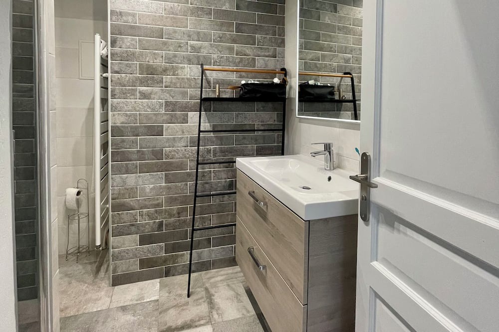 Photo of Bathroom in Bouafle