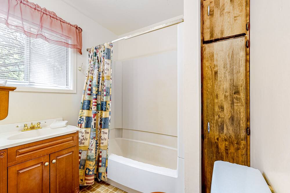 Photo of Others in Gold Bar