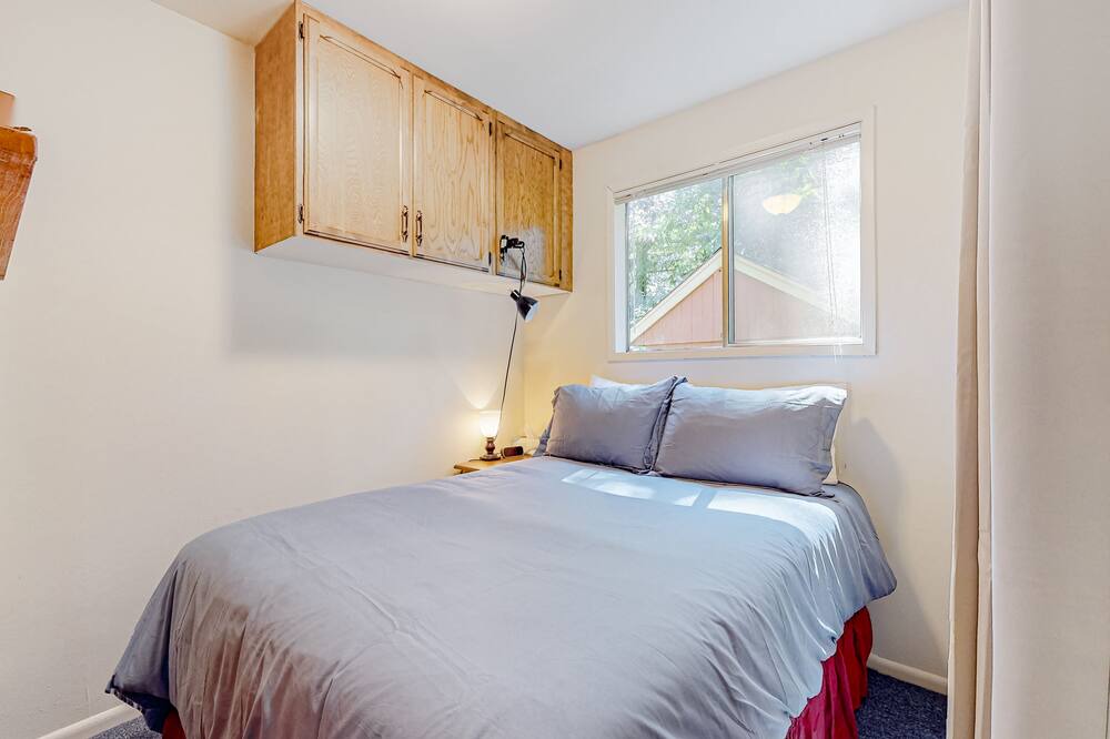 Photo of Others in Gold Bar