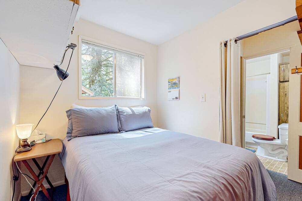 Photo of Others in Gold Bar