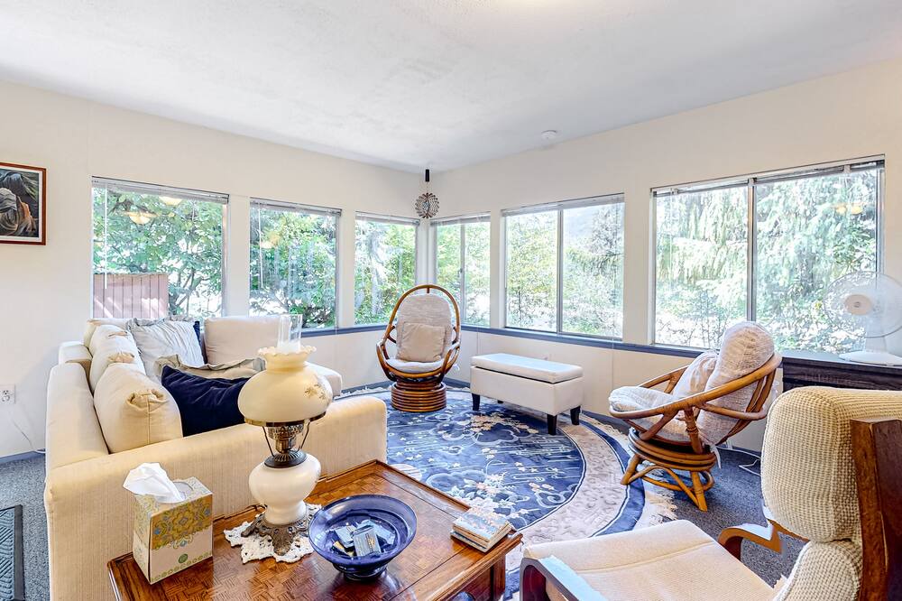 Photo of Others in Gold Bar