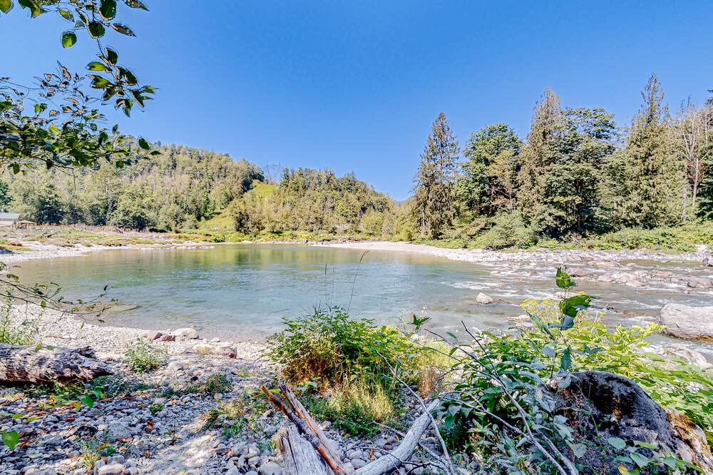 Photo of Others in Gold Bar