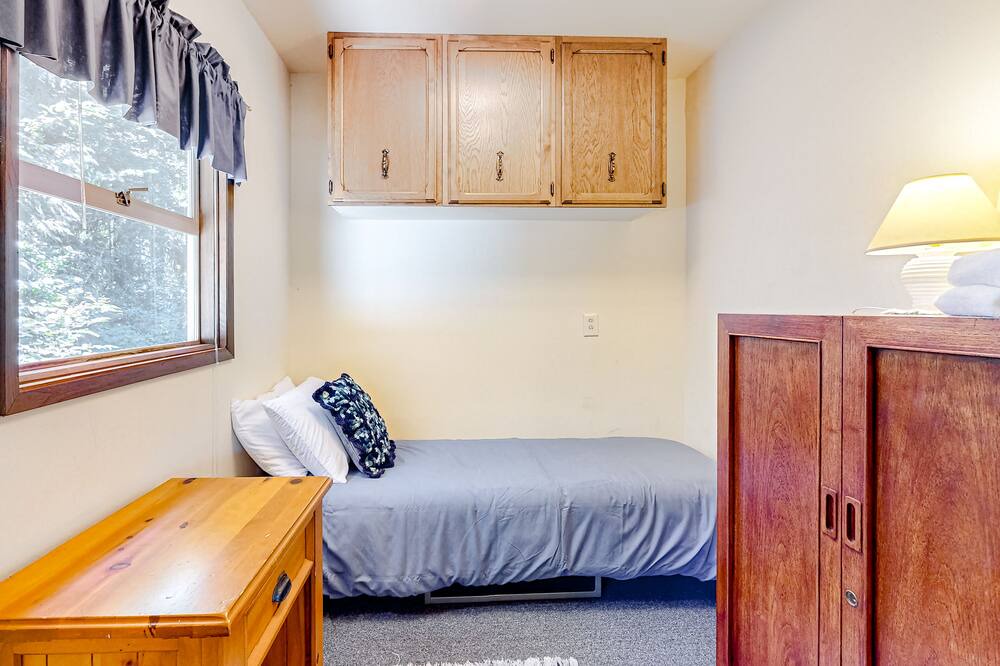 Photo of Others in Gold Bar