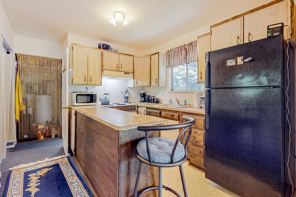 Photo of Others in Gold Bar