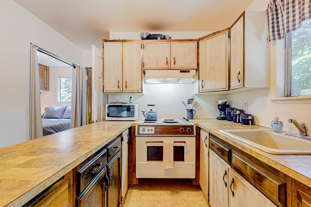 Photo of Others in Gold Bar