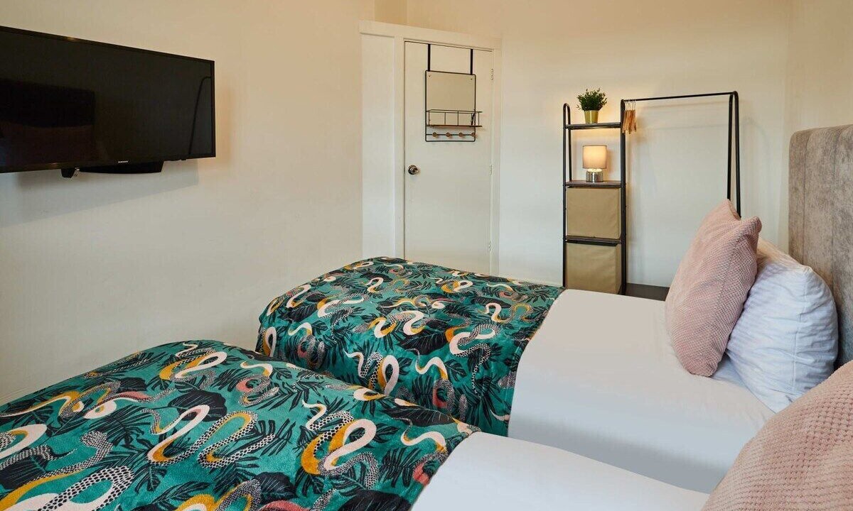 Photo of Others in Twickenham Riverside