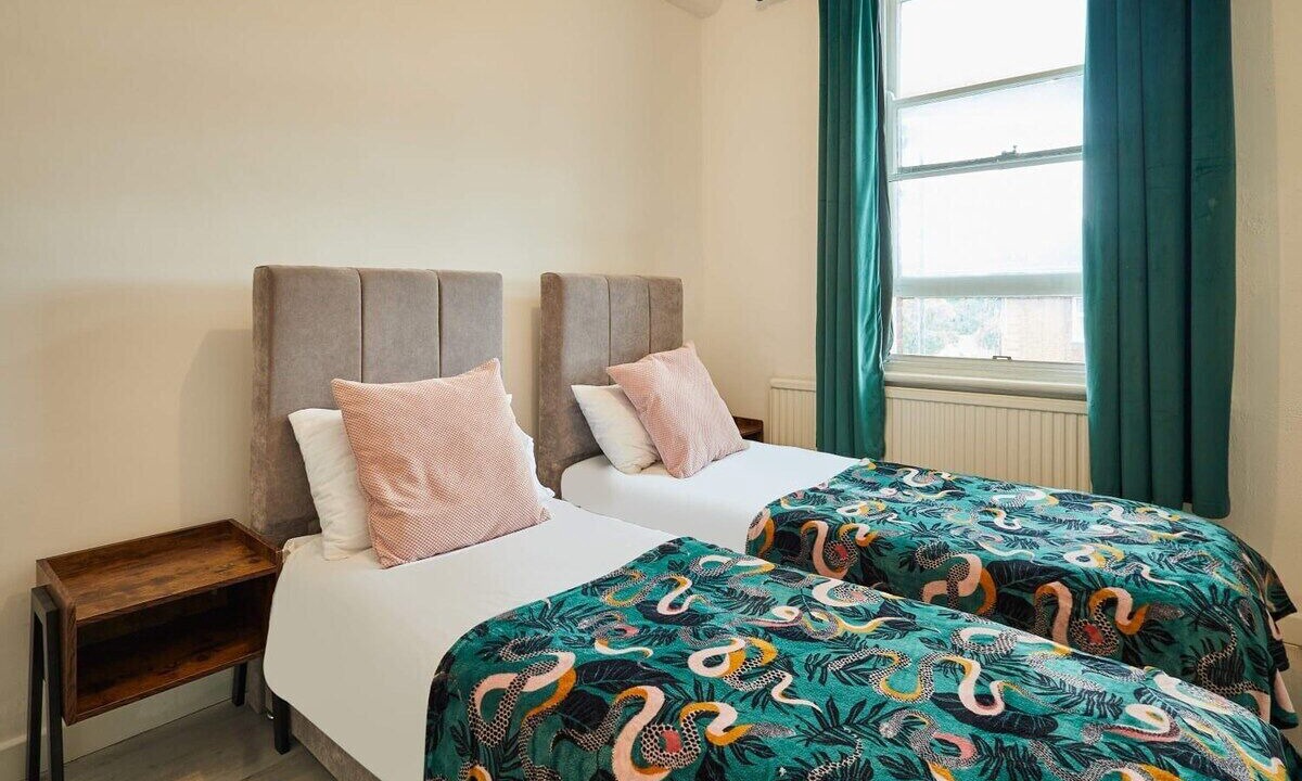 Photo of Others in Twickenham Riverside