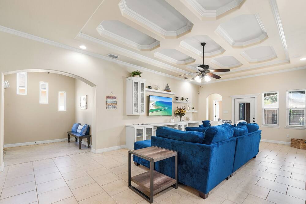 Photo of Livingroom in Bay Area
