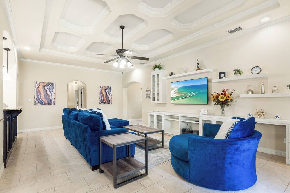 Photo of Livingroom in Bay Area