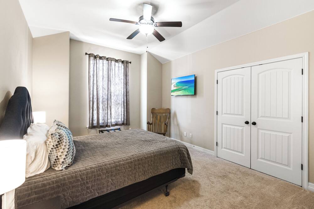 Photo of Bedroom in Bay Area
